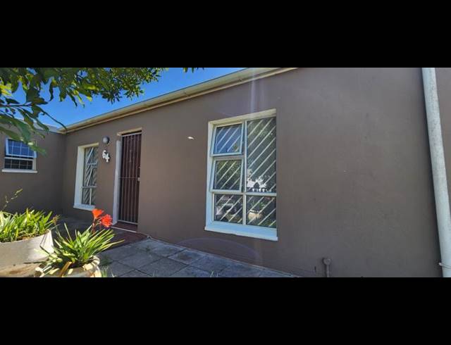 2 BEDROOM HOUSE FOR SALE IN GREENFIELD